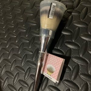IT Cosmetics powder brush